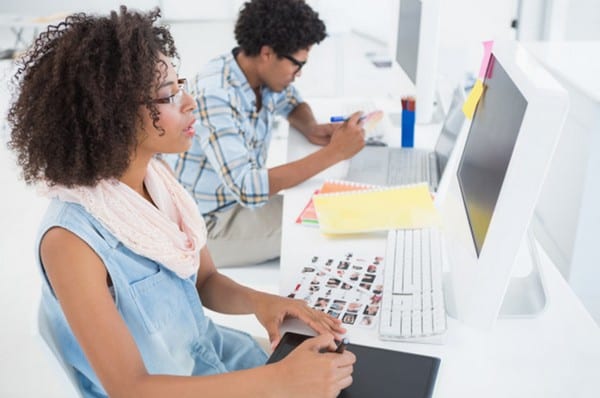 Integrar equipes de marketing digital. Fonte: Freepik