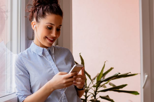 Ouça podcasts de outras empresas